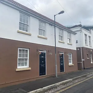 The Ashton Gate Mews Guest house Bristol